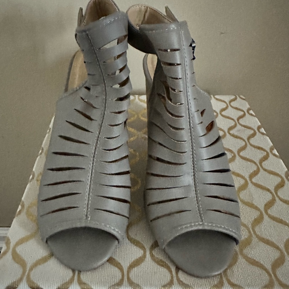 Chinese Laundry grey block heel sandals 6.5